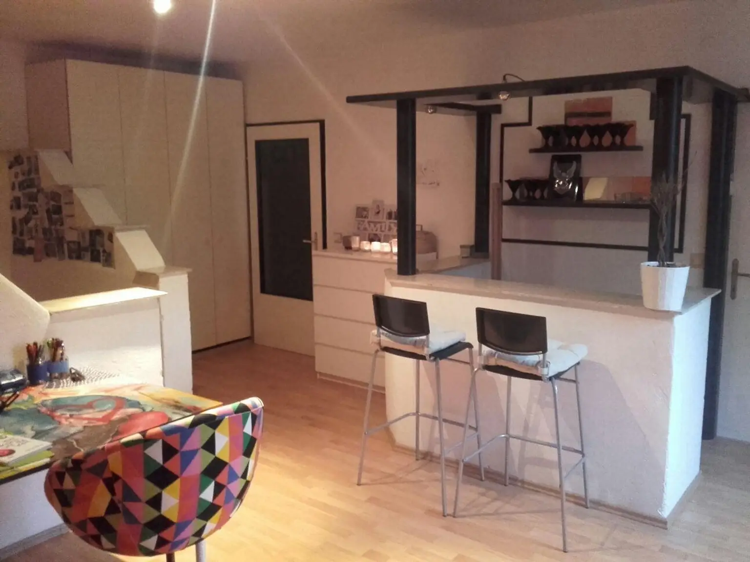 Wohn-/Schlafzimmer möbliert