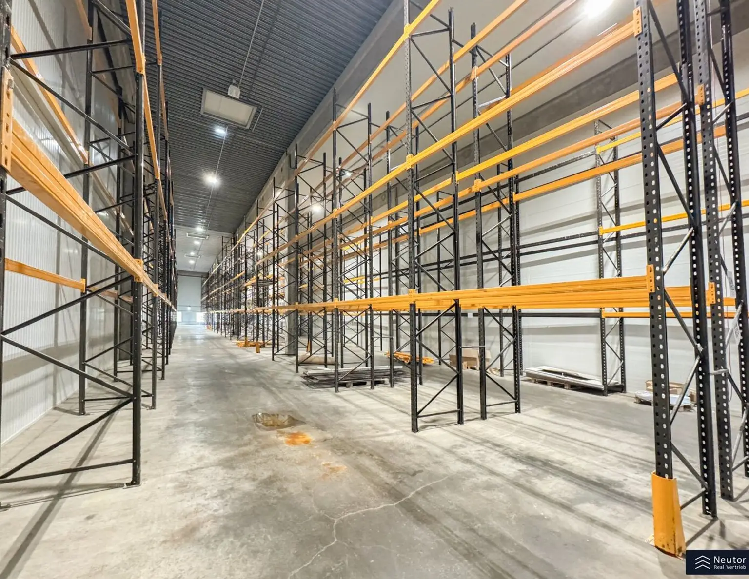 MIETPREIS INKL. KÜHLKOSTEN - LEBENSMITTEL TAUGLICHES UND ZERTIFIZIERTES KÜHLLAGER AN S33 - CA. 1.881,60 m² - LKW RAMPE - LKW STELLPLATZ - IN HERZOGENBURG