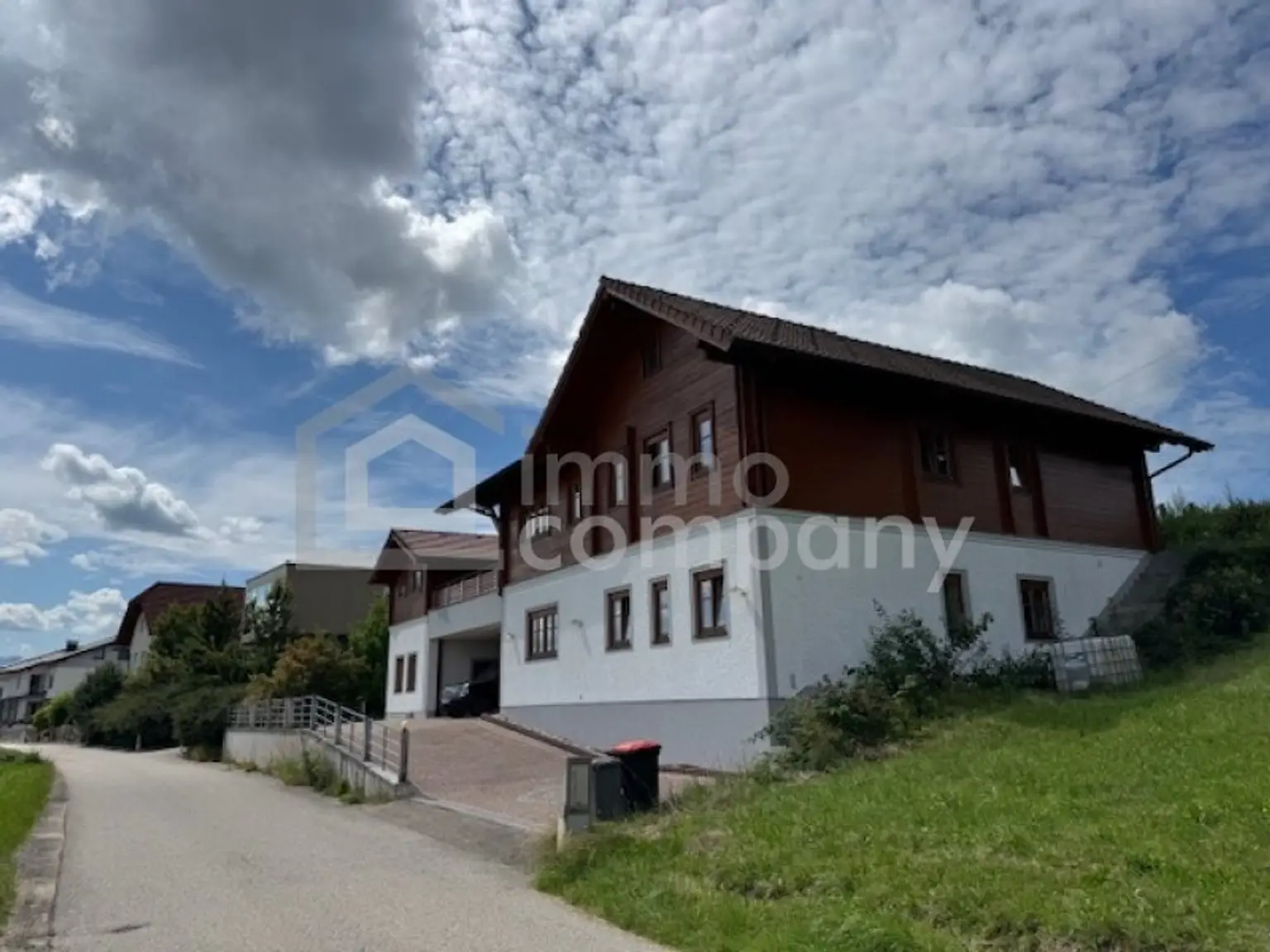 Großes Wohnhaus mit Gartenhaus, Pool, Sauna und Homeoffice, top gepflegt!
