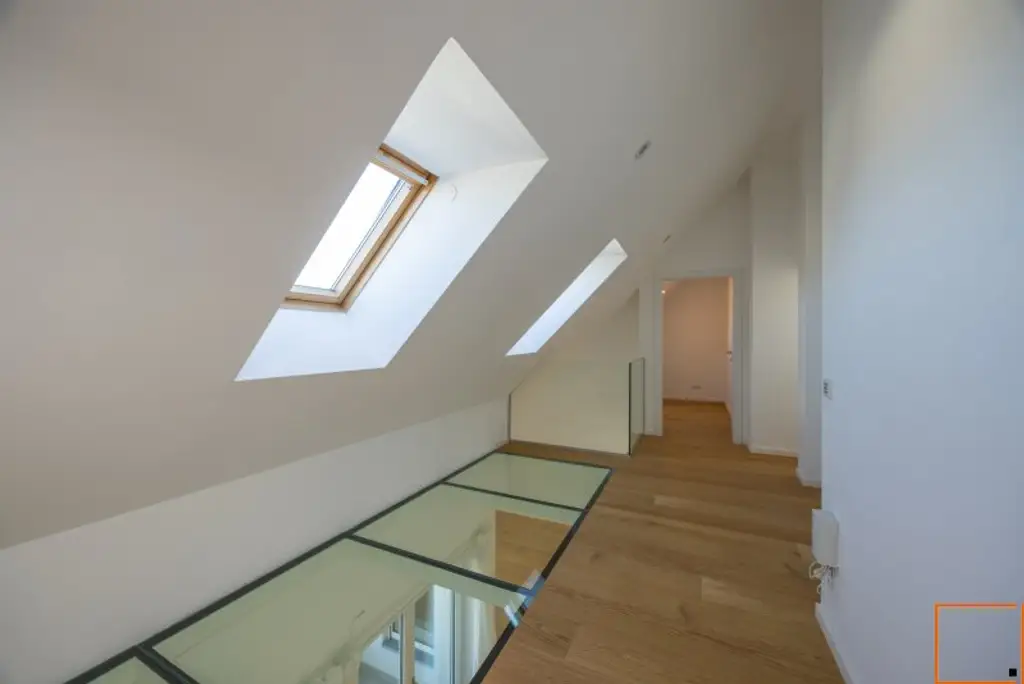 Dachgeschoßwohnung mit eingeschnittener Terrasse, vier Schlafzimmern und schönem Fernblick