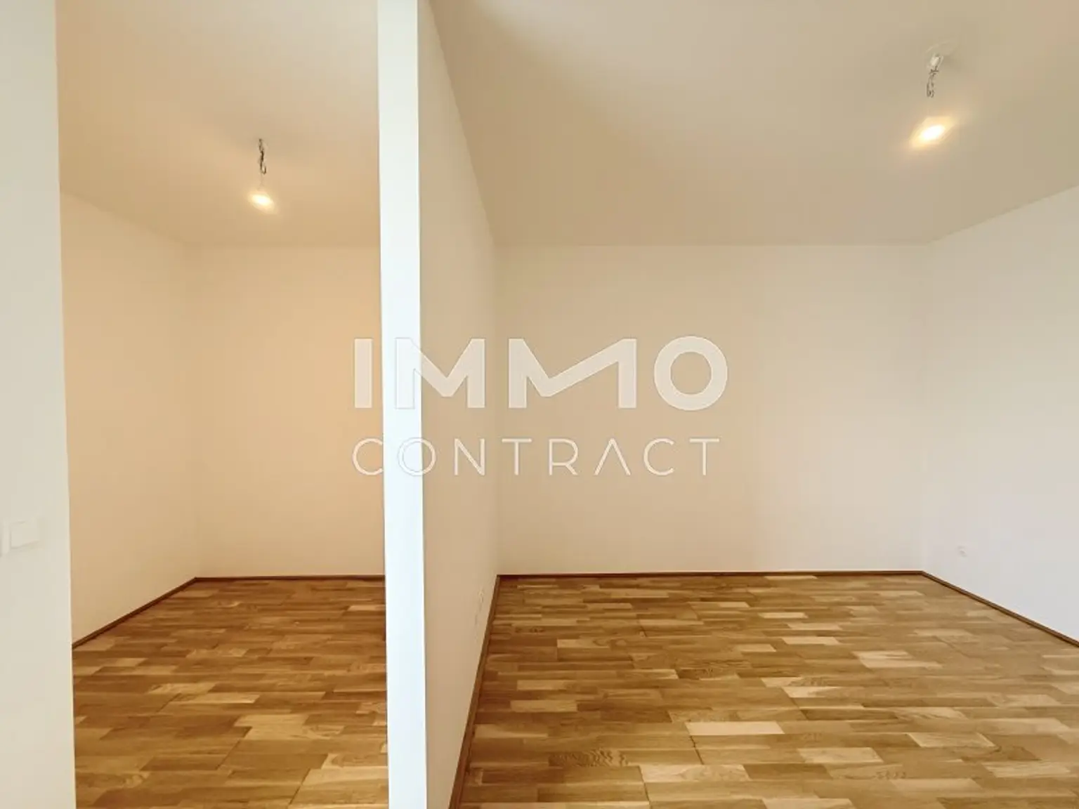 Schlafzimmer mit abgetrennter Garderobe