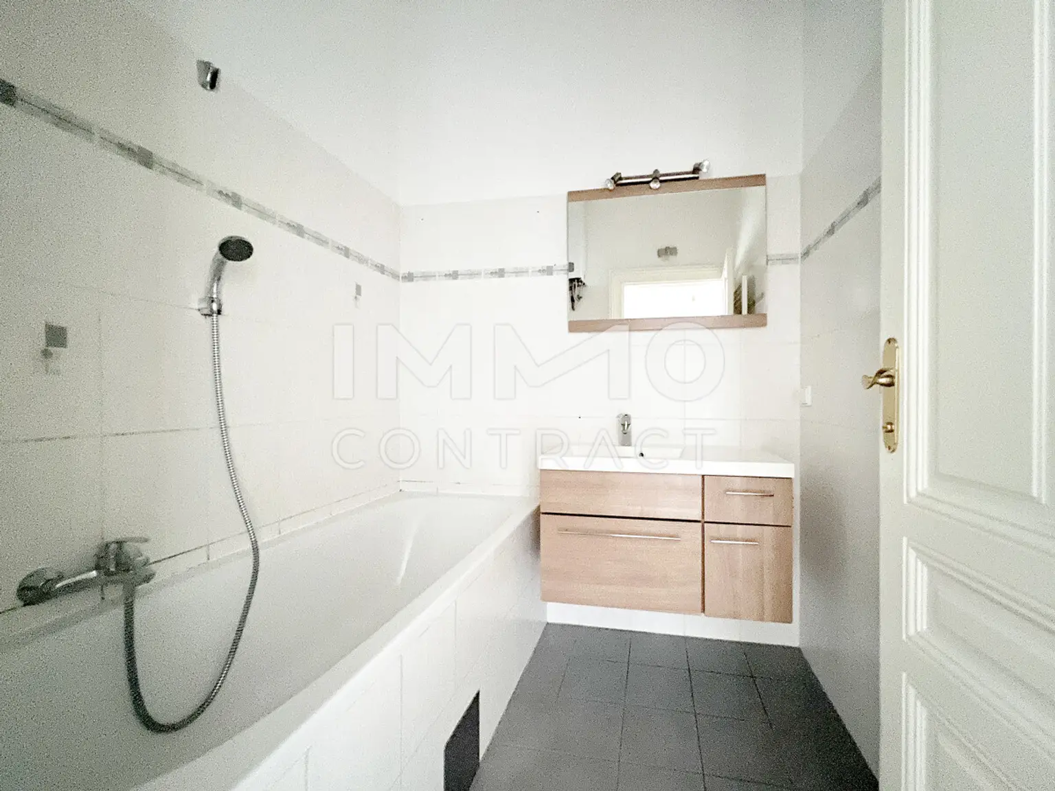 18.Wien, gediegener 104qm- 3Zi-Altbau in bevorzugter Lage mit Lift
