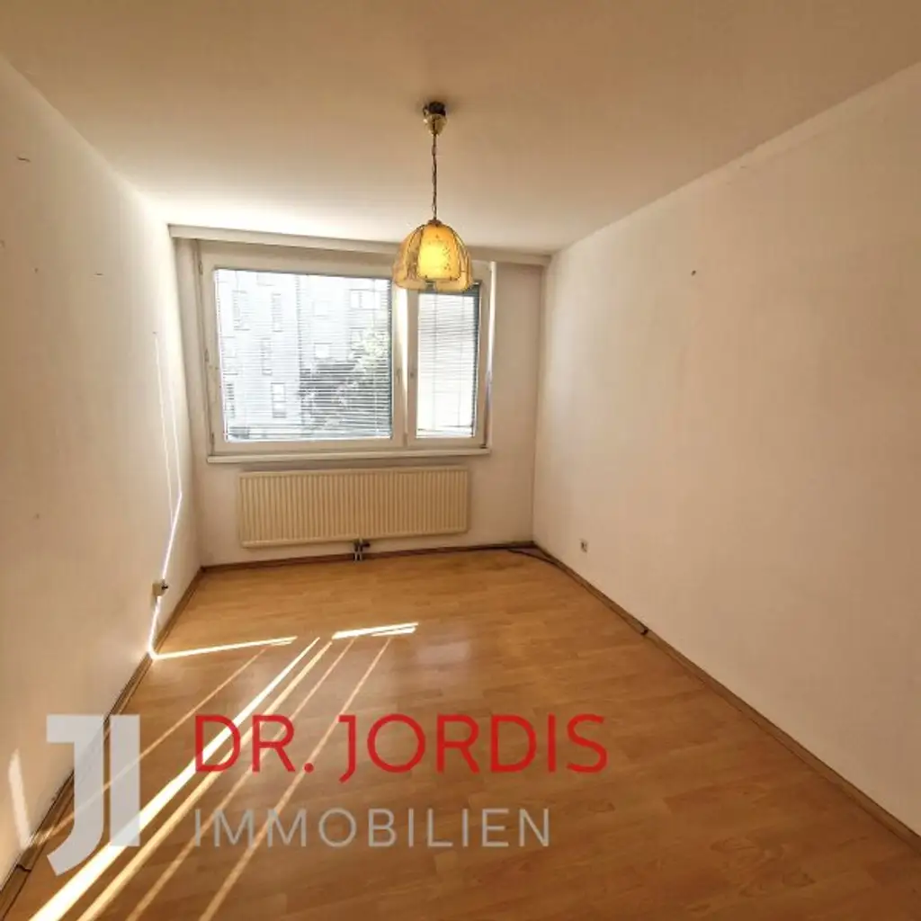 Familiengeeignete 3 Zimmerwohnung, mit gutem Grundschnitt, Sanierungsbedarf