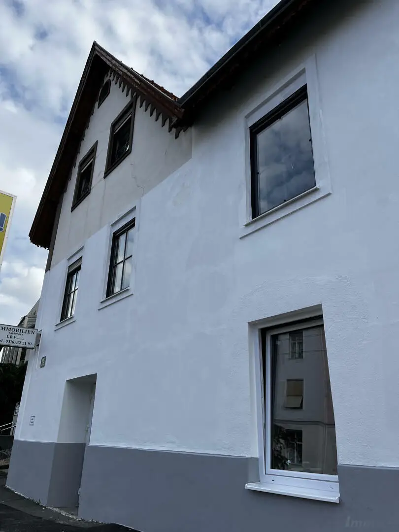 Erstbezug nach Generalsanierung: 2 Raum Wohnung im EG mit Terrasse,