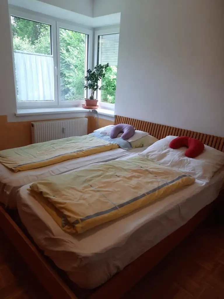 Sehr gepflegte und barrierefreie 4-Zimmer Eigentumswohnung in zentraler, ruhiger Wohnlage mit Grünblick. Empfehlenswert!
