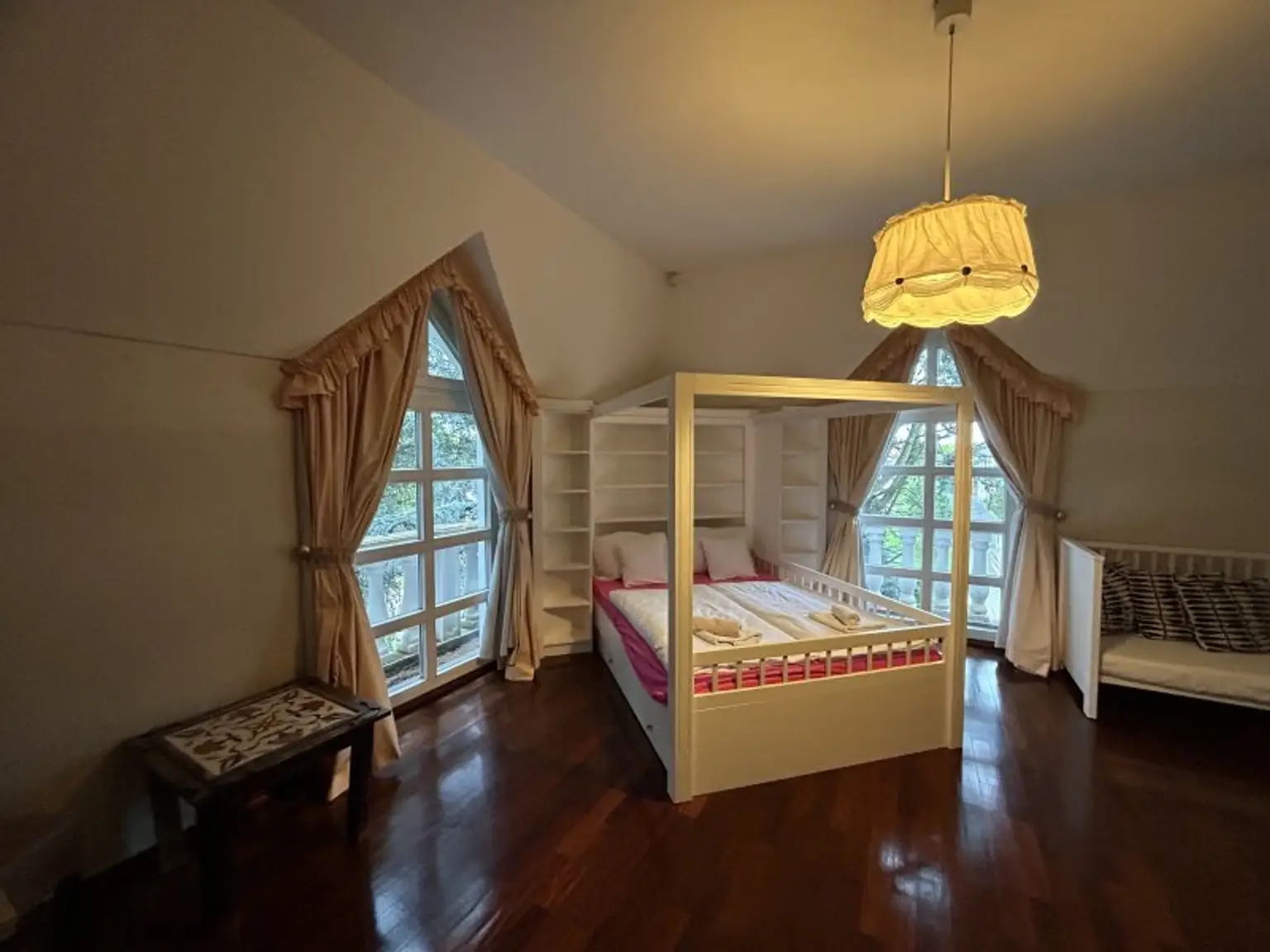 +++ Exklusive Villa im Herzen von Szombathely – Ruheoase auf rund 5300 m² +++