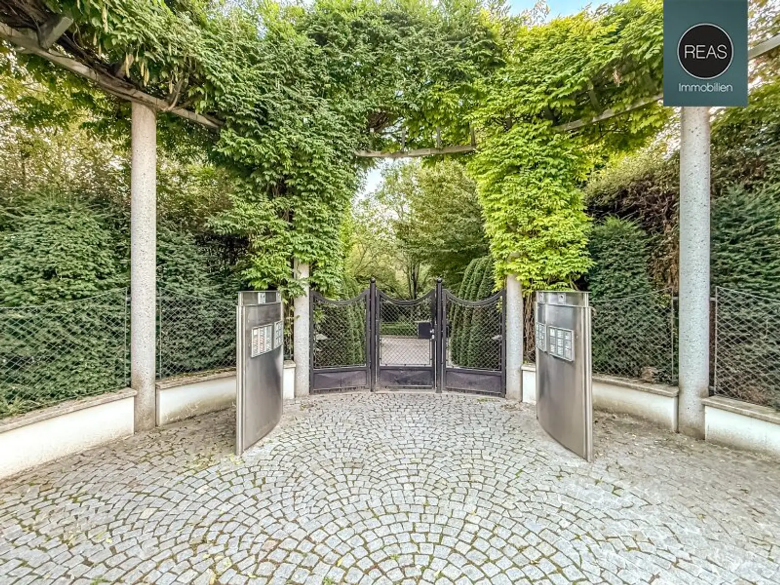 Provisionsfrei: Traumwohnung mit Balkon, Terrasse und Garage in exklusiver Gartenanlage bei der Hohen Warte!