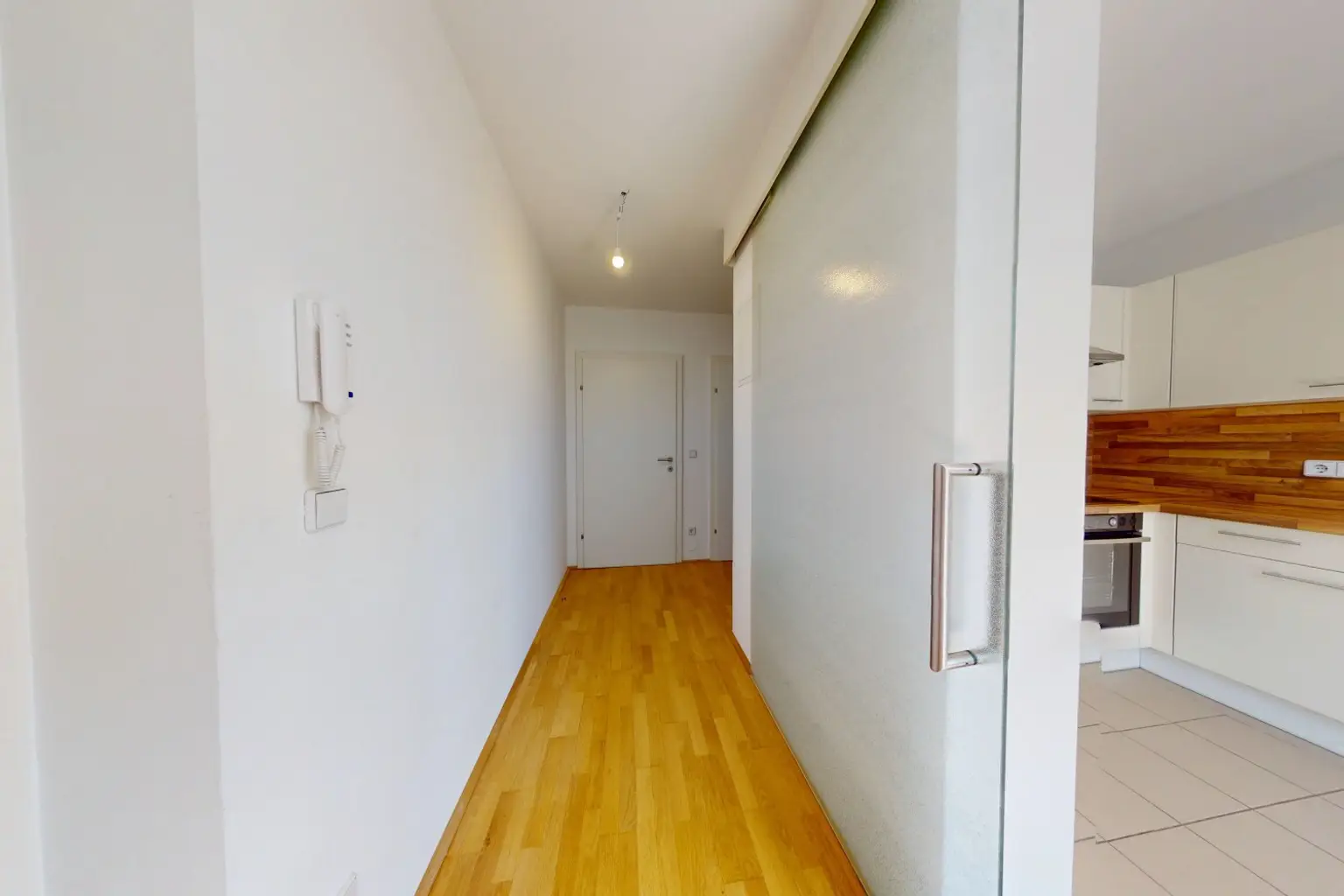 Historischer Charme trifft moderne Wohnqualität – 
3-Zimmer-Wohnung mit Innenhof-Terrasse