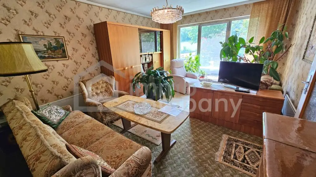 Renovierungsbedürftiges Haus mit idyllischen, großen Garten in Sommerein zu verkaufen!