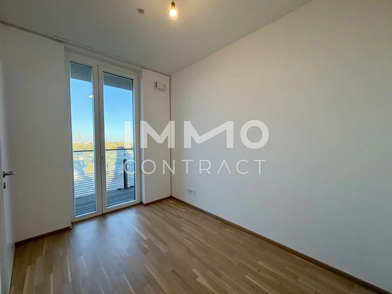 TOP-Ausblick: City mit Stephansdom, Donaukanal, Prater. Concierge, Party & BBQ Lounge, Pool usw.