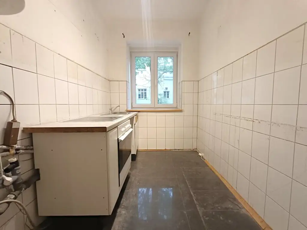 Paket für Sanierer! 3 Wohnungen + Lagerfläche zum Schnäppchenpreis - U3 Ottakring in 10 Minuten fußläufig erreichbar! Richtwertmietzins!