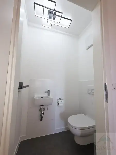 Den Arbeitsalltag im eigenen Whirlpool auf der riesigen Dachterrasse vergessen und die Seele baumeln lassen!
