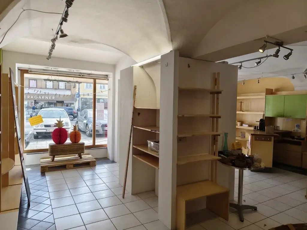 Geschäftsfläche Mitten am Kaiser-Josef-Platz - SOFORT VERFÜGBAR