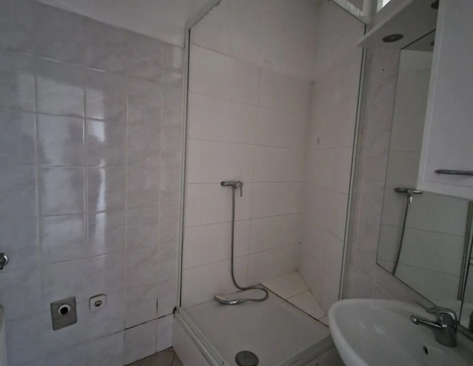 Unsanierte 2-Zimmer-Wohnung nähe Quellenstraße / Neilreichgasse!