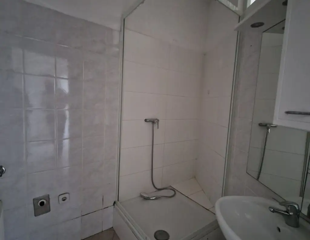 Unsanierte 2-Zimmer-Wohnung nähe Quellenstraße / Neilreichgasse!