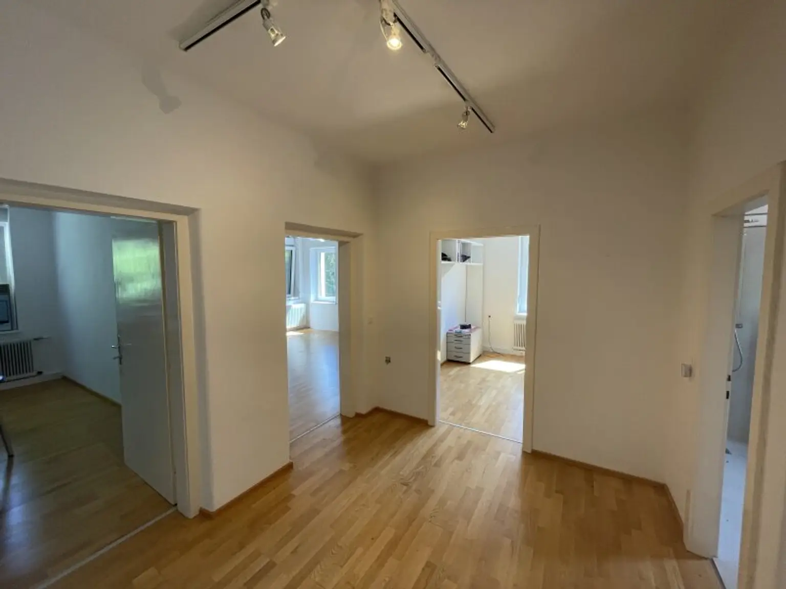 NEU SANIERTES EINFAMILIENHAUS ++ 5 ZIMMER ++ ROHDACHBODEN ++ NEBENGEBÄUDE ++ 1.000 m² GRUND