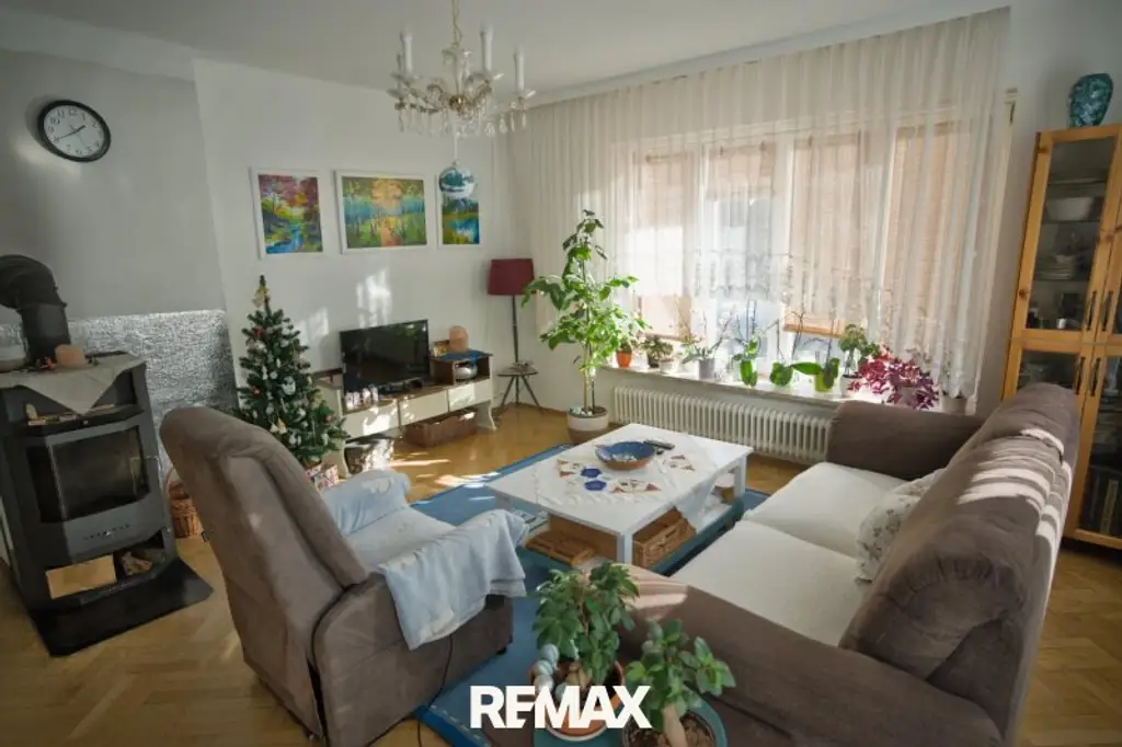 Zwei Häuser, ein Grundstück: Ihr neues Zuhause mit laufenden Mieteinnahmen