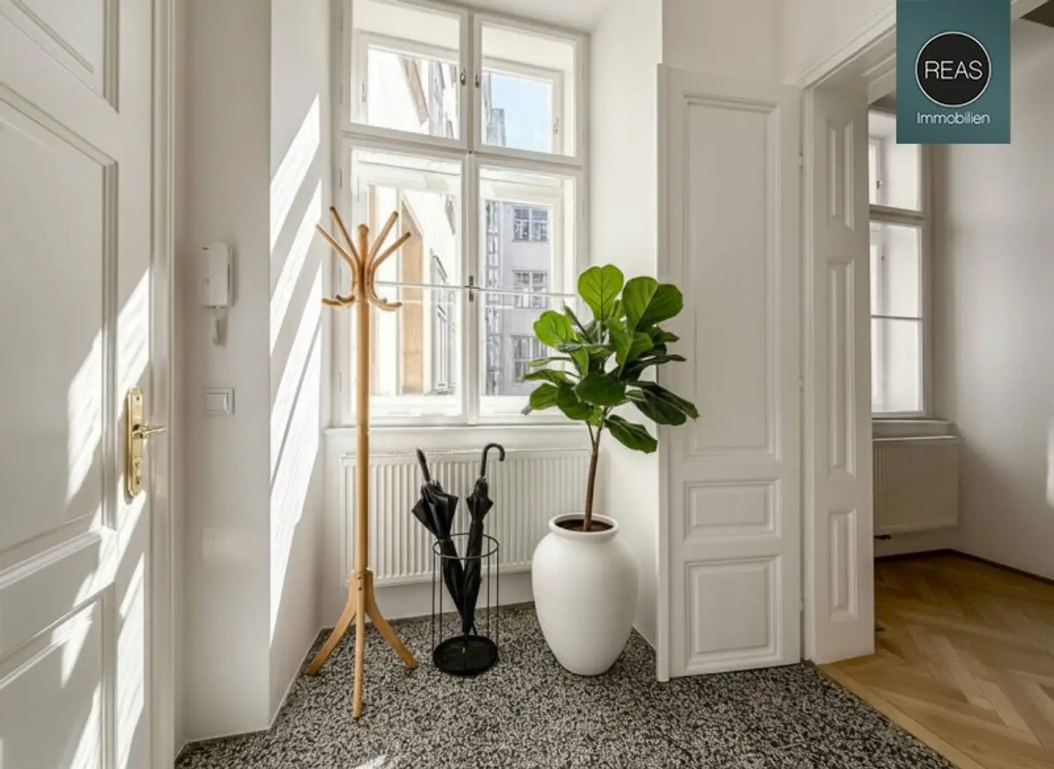 BÜRO in historischem Denkmal-Haus in Toplage der Innenstadt!