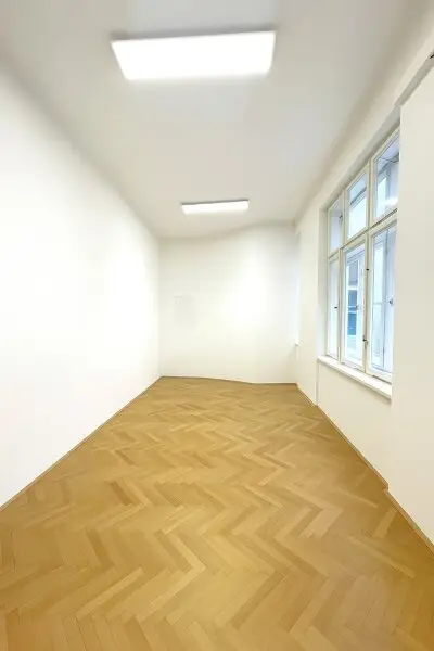 Repräsentative  Bürofläche/Praxis im Stilaltbau direkt beim Karlsplatz/Karlskirche  zu vermieten!
