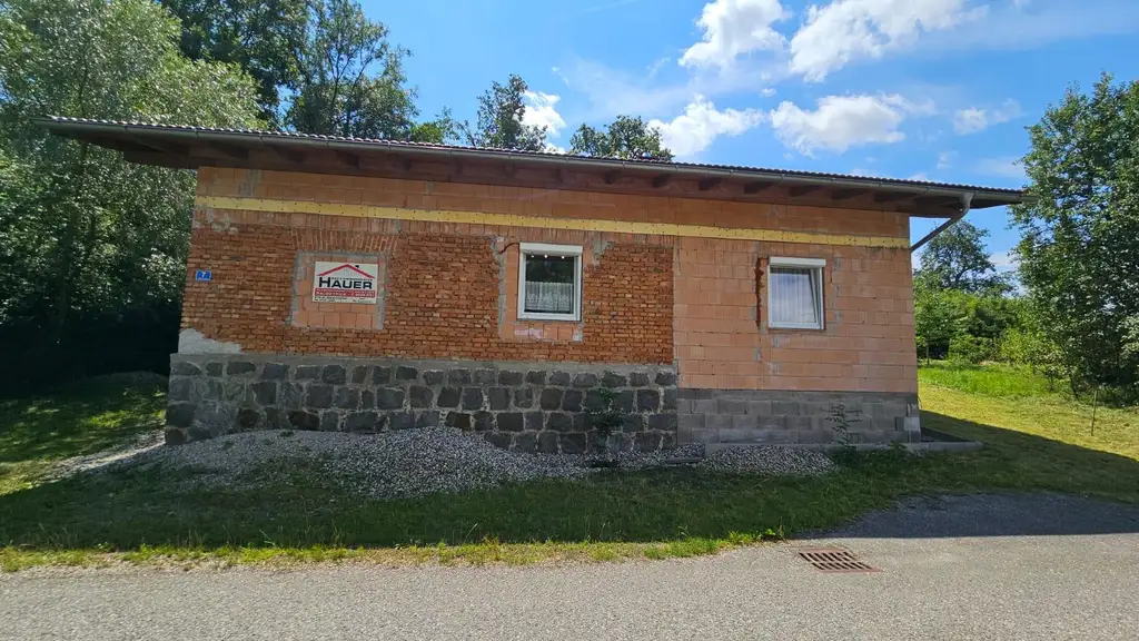 Innviertel-Highlight! Schöner neuwertiger Bungalow mit gr. Garage und schönem Garten in Eggerding nahe Andorf und Schärding zu verkaufen!
