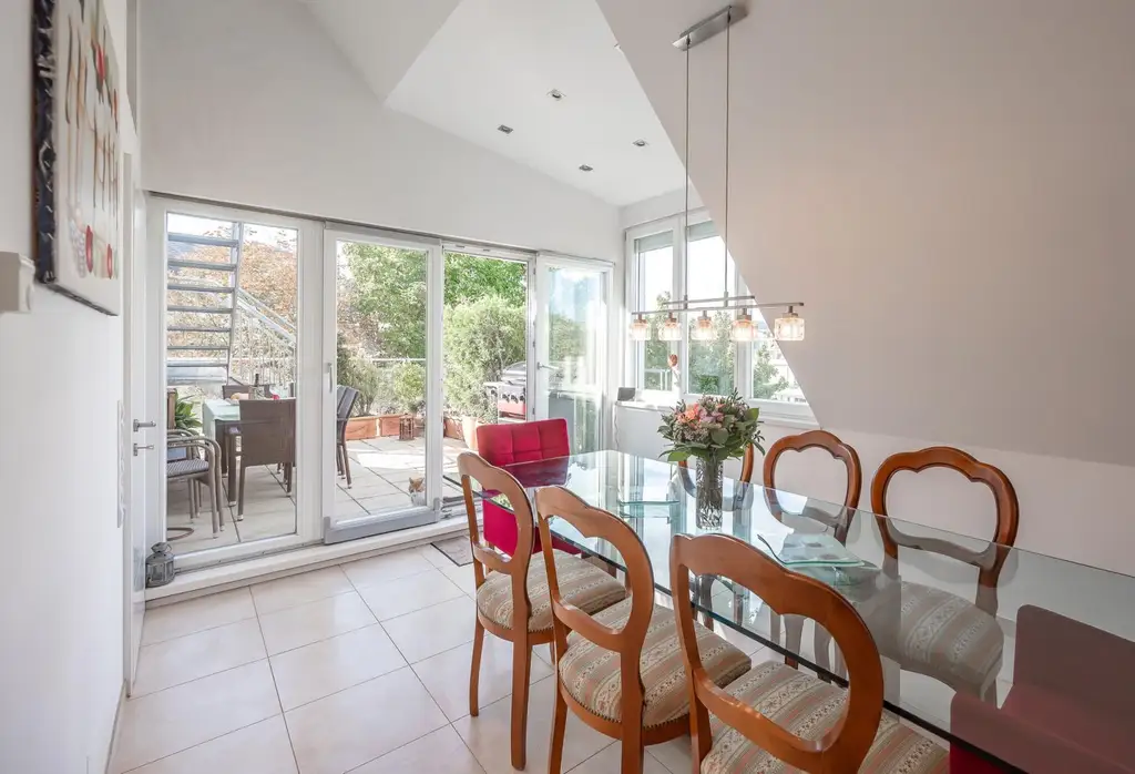 Seltene Gelegenheit in Döbling! Zentrales Luxus-Penthouse mit vier Dachterrassen und Pool