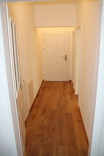 GRÜNRUHELAGE KORNEUBURG, NAHE HAUPTPLATZ: MODERN WOHNEN IM REVITALISIERTEN STILALTBAU!!