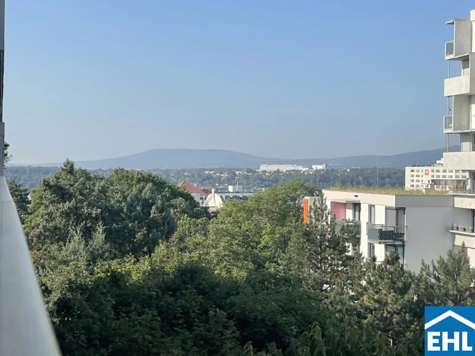 Stadtnah. Lichtdurchflutet. Mit Balkon und Stil.