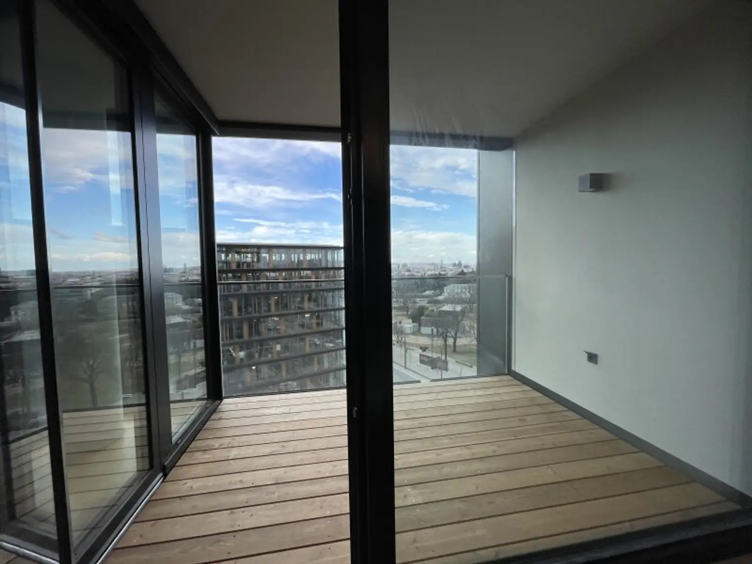 Belvedere Weitblick: unbefristete 2 Zimmer mit Freifläche und vielen Extras im Haus!