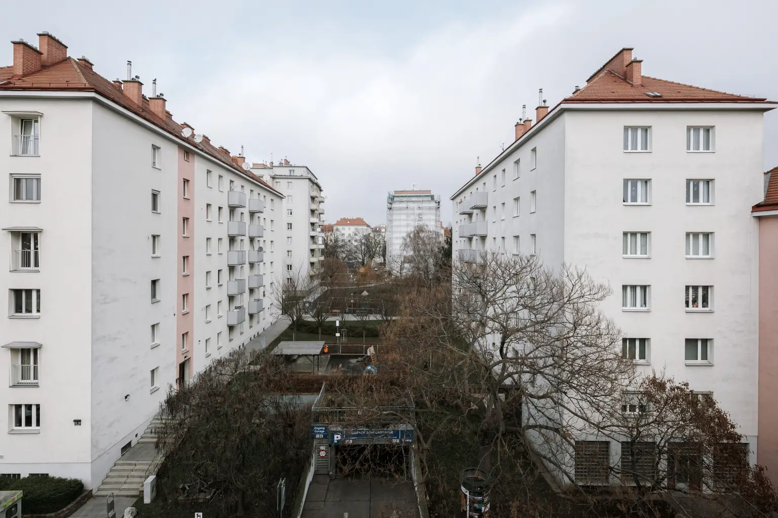 Sehr helle und gepflegte 2 Zimmer Altbauwohnung in sehr guter zenraler Lage von Döbling!