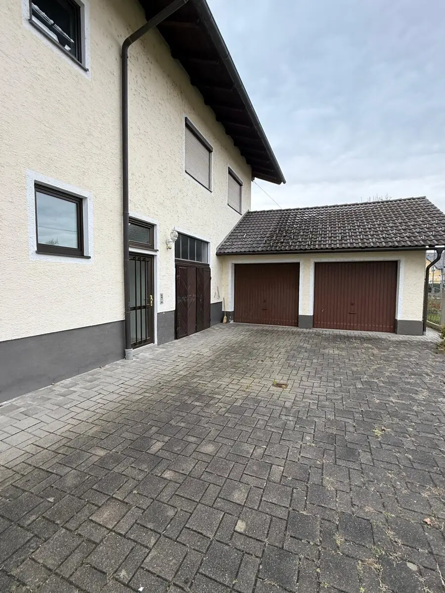 „Geräumiges Zweifamilienhaus mit Garten in ruhiger Lage von Munderfing“