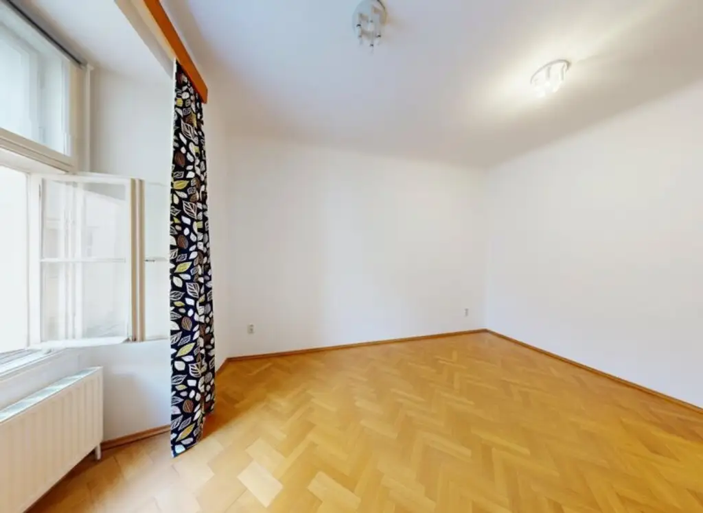 Besonders ruhig gelegene, elegante Altbauwohnung im Herzen der City!