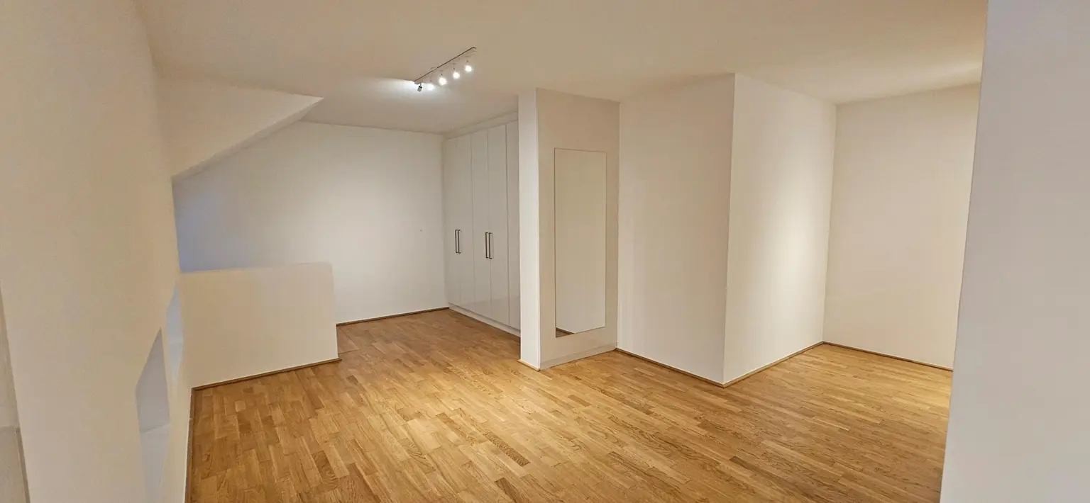 Wohnen im Herzen der Stadt – Großzügige Loggia, Küche inklusive! Top Lage nahe Linzer Landstraße