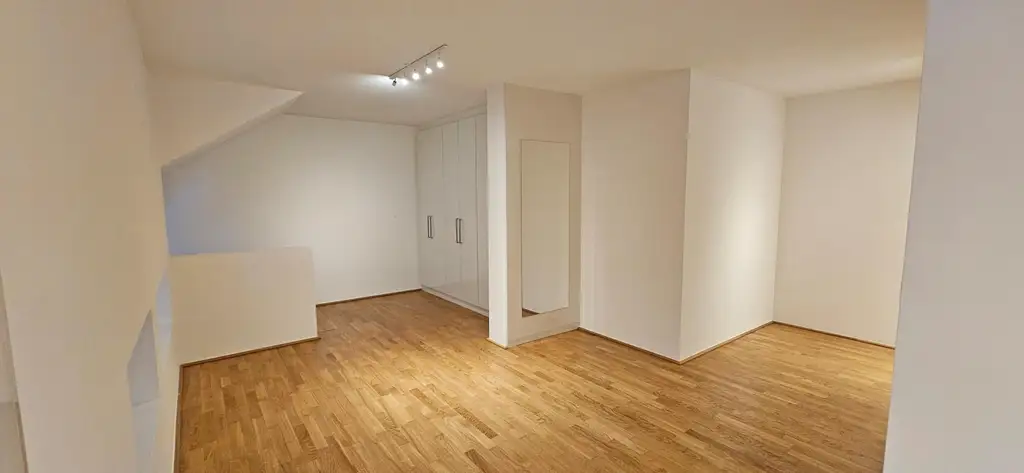 Wohnen im Herzen der Stadt – Großzügige Loggia, Küche inklusive! Top Lage nahe Linzer Landstraße