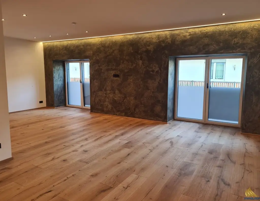PROVISIONSFREI: FAMILIENFREUNDLICHE 4-ZIMMERWOHNUNG MIT TERRASSEN UND GARTEN