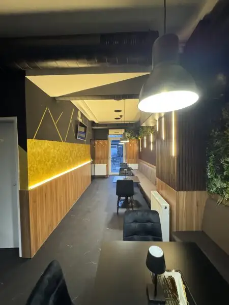 Anlagepaket mit 5 Geschäftslokale & 1 Wohnung – stabile Mieteinnahmen – attraktive Rendite 5,25%