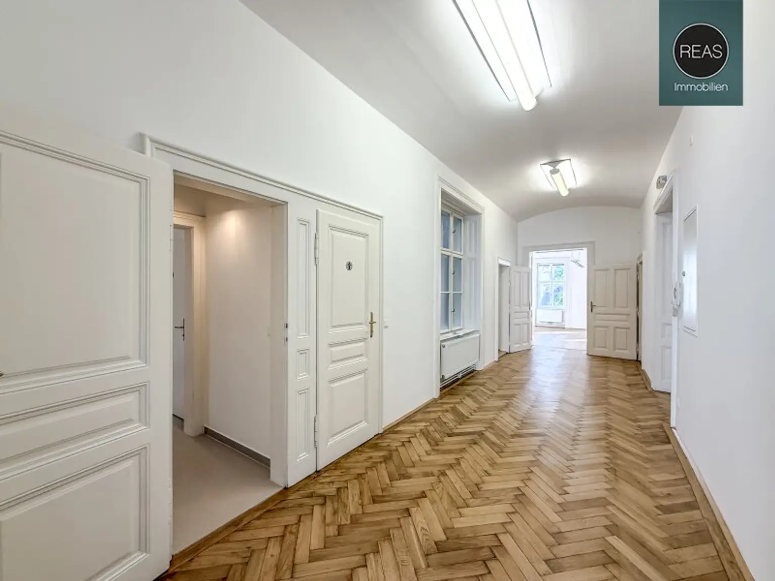 Klimatisiertes Büro bei neuer U5 Station! Repräsentatives Haus in bester Innenstadtlage bei der Votivkirche!