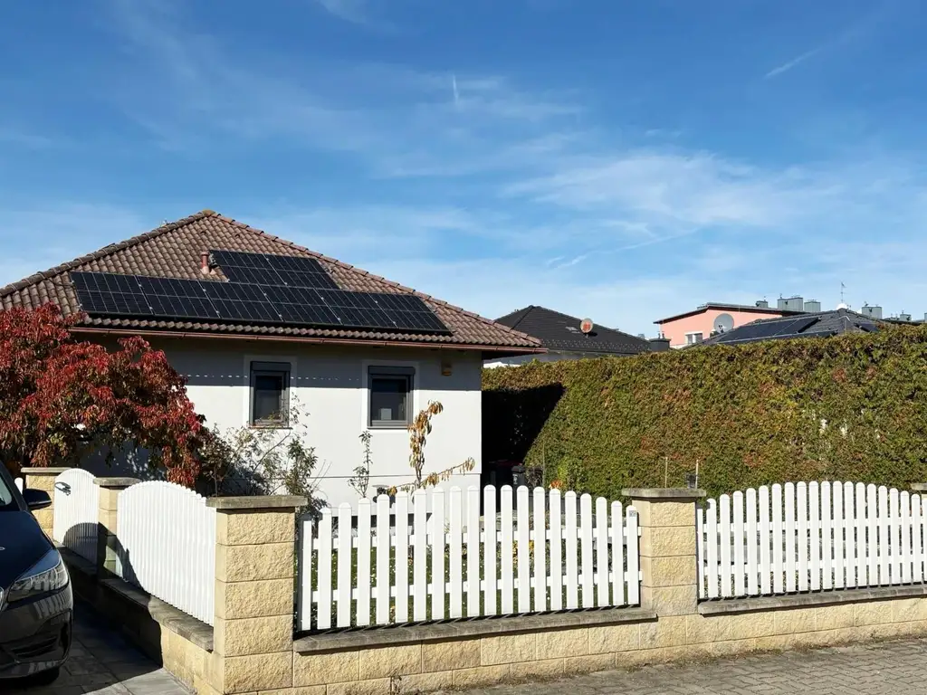 "BUNGALOW mit Pool - WohnGENUSS auf einer Ebene!"