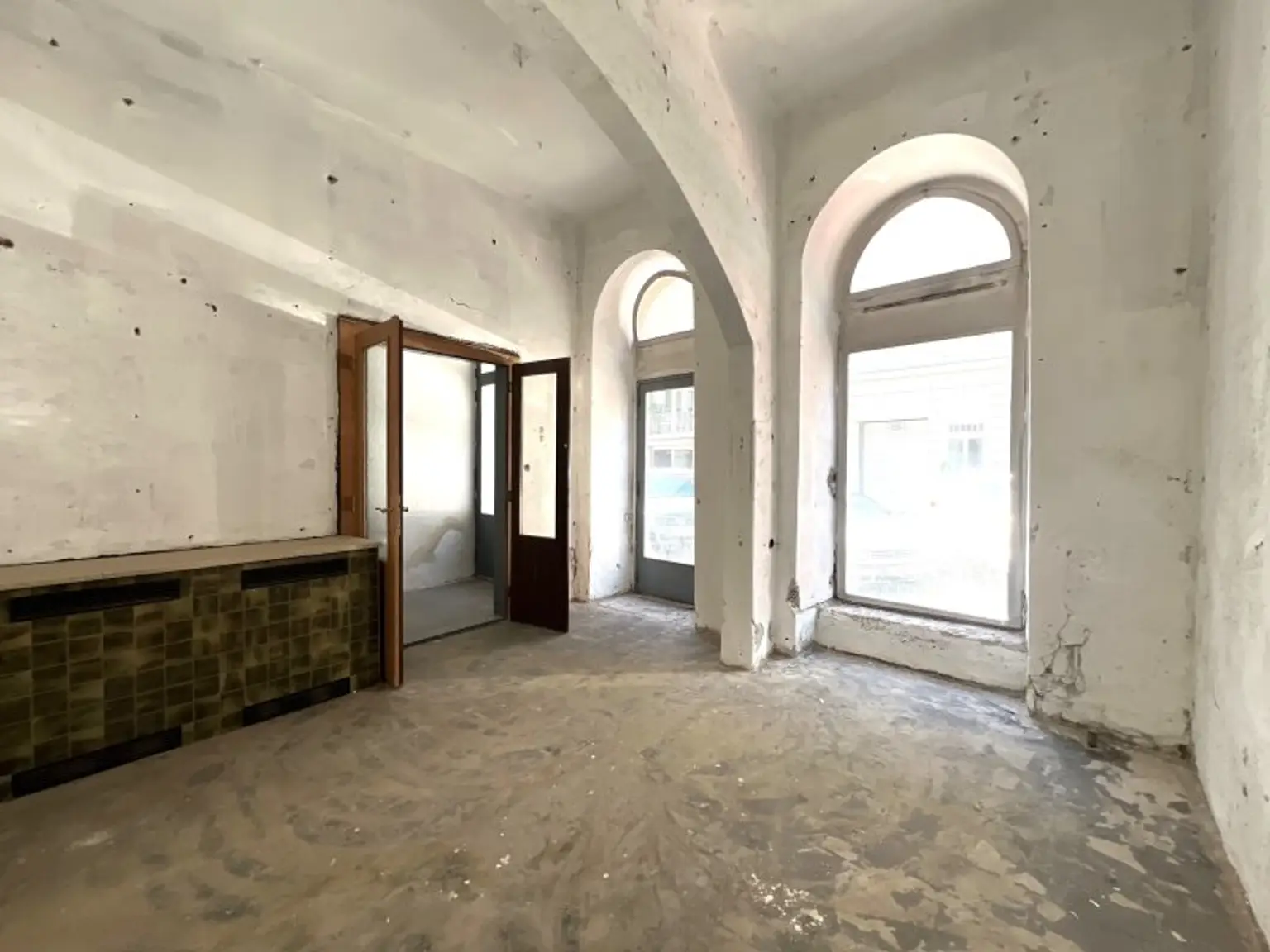 Top Lage! Renovierungsbedürftige Praxis oder Büro - aus Alt wird Neu