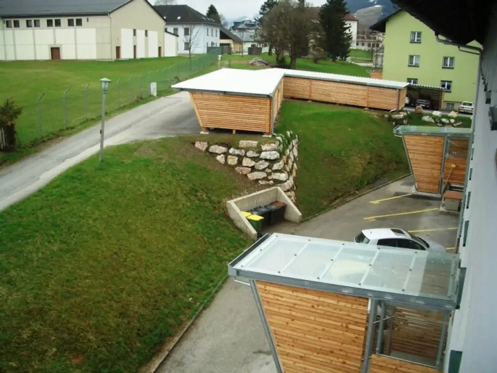 Großzügiges Carport für Ihr Auto im Stadtzentrum unterhalb Wallner Kaserne - 60 EUR pro Monat