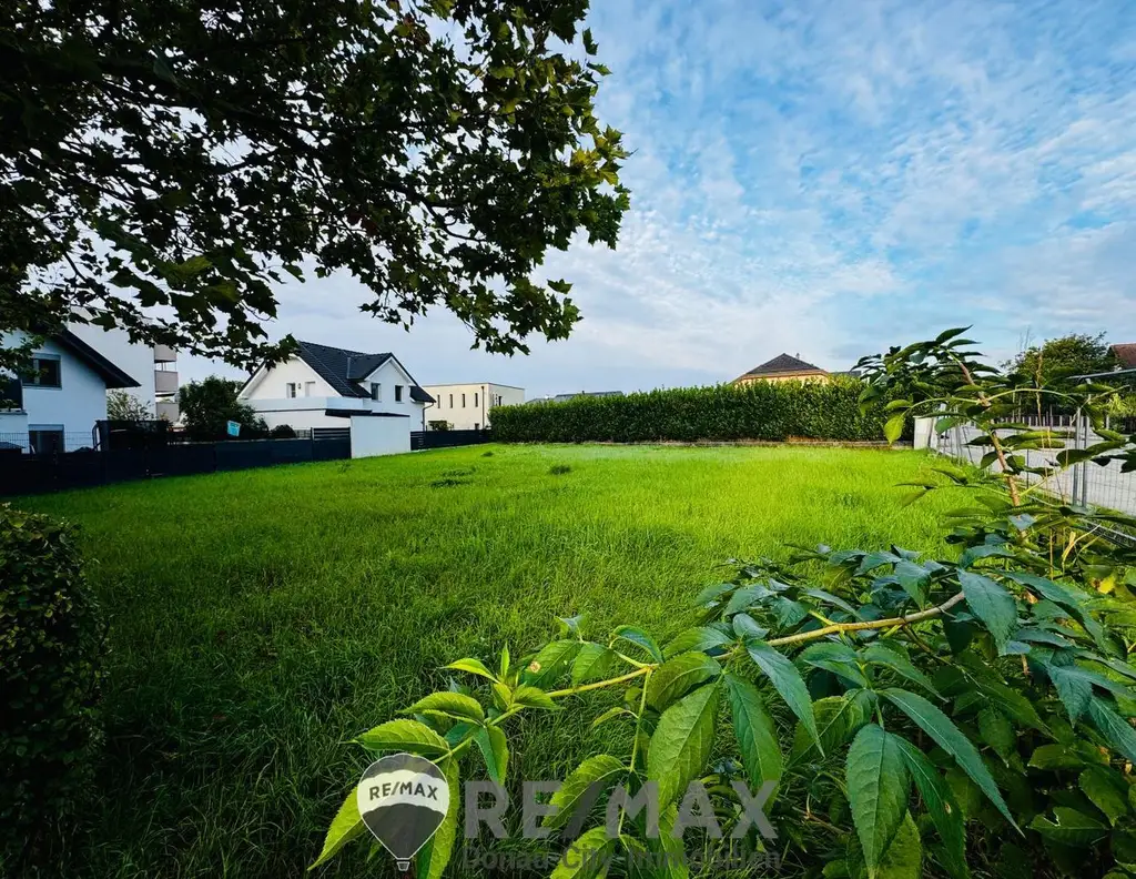 "Sonnige Westlage im Herzen von Biedermannsdorf: 800 m² Eckgrundstück!"