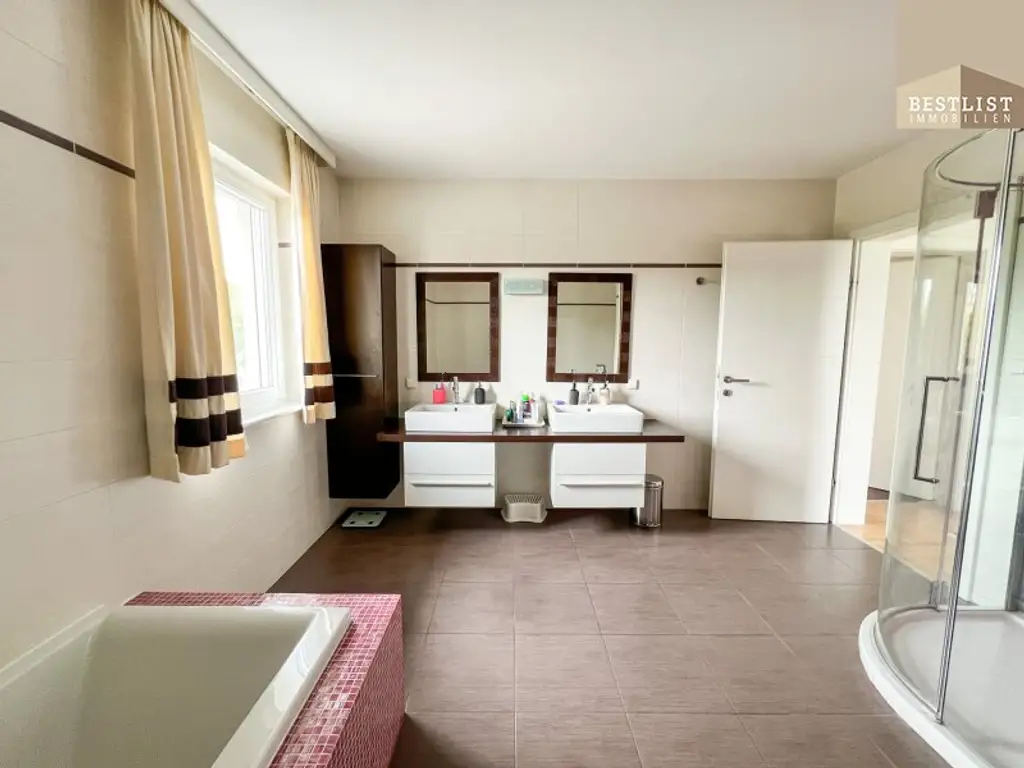 Großzügiges Wohnen mit Stil – Top gepflegtes Einfamilienhaus mit Charme