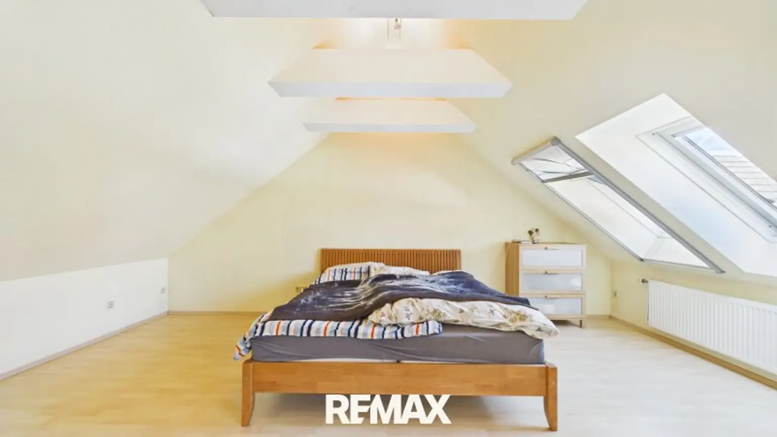 Schlafzimmer 1