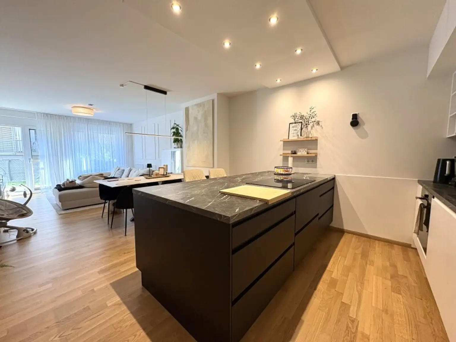 Traumhafte Gartenwohnung mit Klimaanlage I Garage I Eigengarten