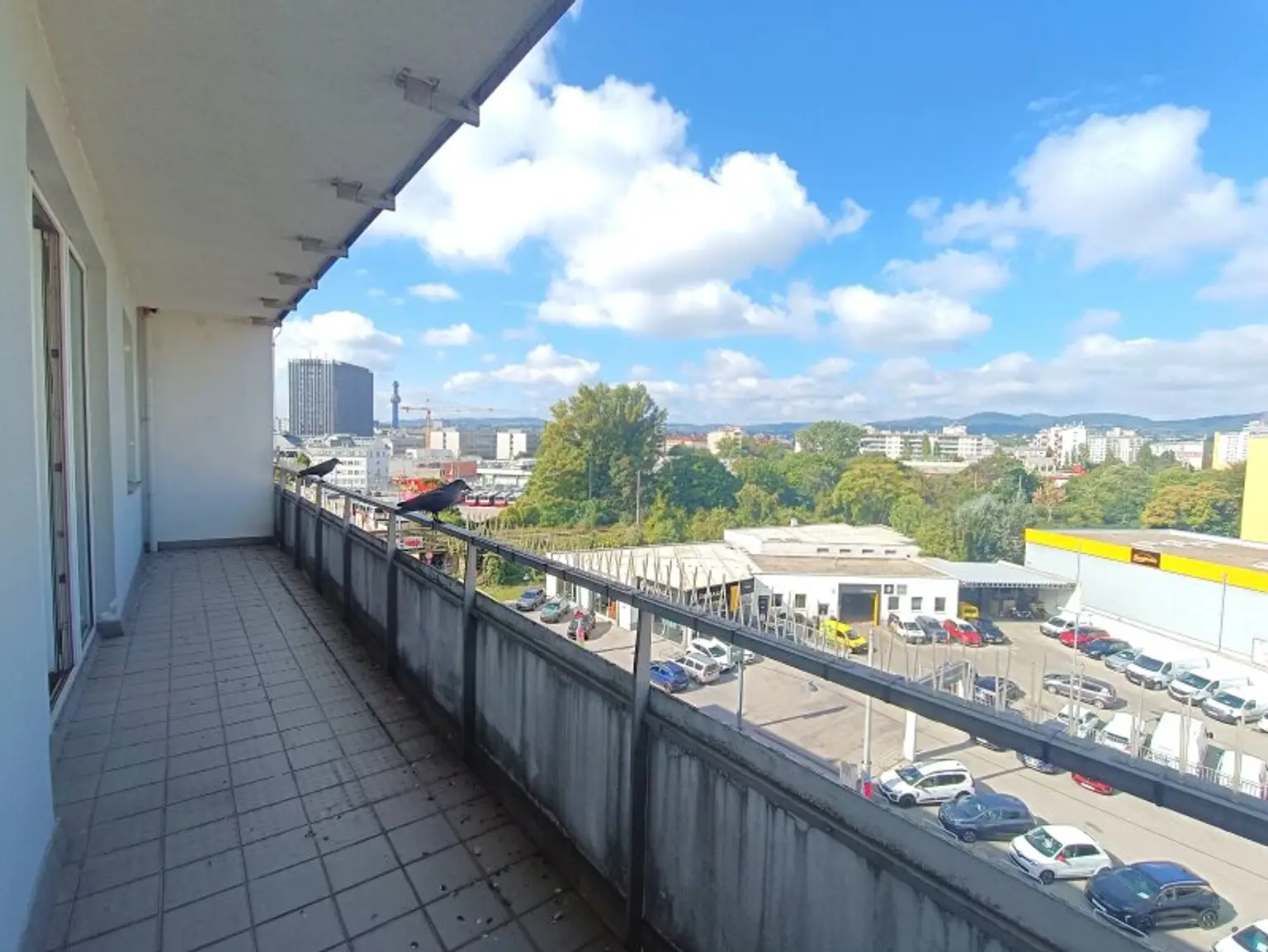 2-Zimmer Wohnung mit Weitblick und Loggia im 5. Stock mit Lift! Nähe U6 Dresdner Straße!