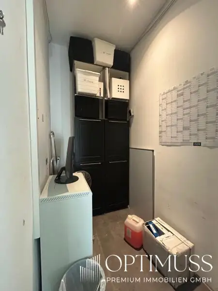 Repräsentative Büro/Kanzlei oder Geschäftsräumlichkeiten mit Terrasse, Kellerflächen,Parkmöglichkeiten und bester Erreichbarkeit !