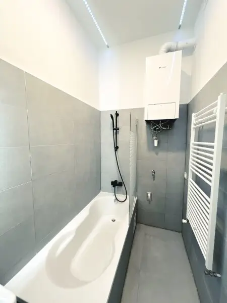 Wohnung in Wiener Bestlage | Frisch Saniert - in Erstbezugszustand! | Völlige Ruhelage im Innenhof