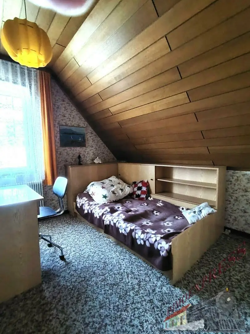 Einfamilienhaus mit großem Grundstück (2 Parzellen) wartet auf Sie!