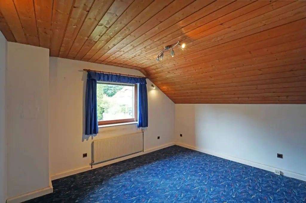 Familienidyll in Grünruhelage am Waldrand mit großem Garten, Schwimmbecken und Sauna