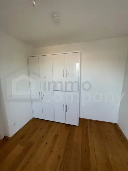 Dachgeschossmaisonette mit einer Traumterrasse und vollmöblierter Küche