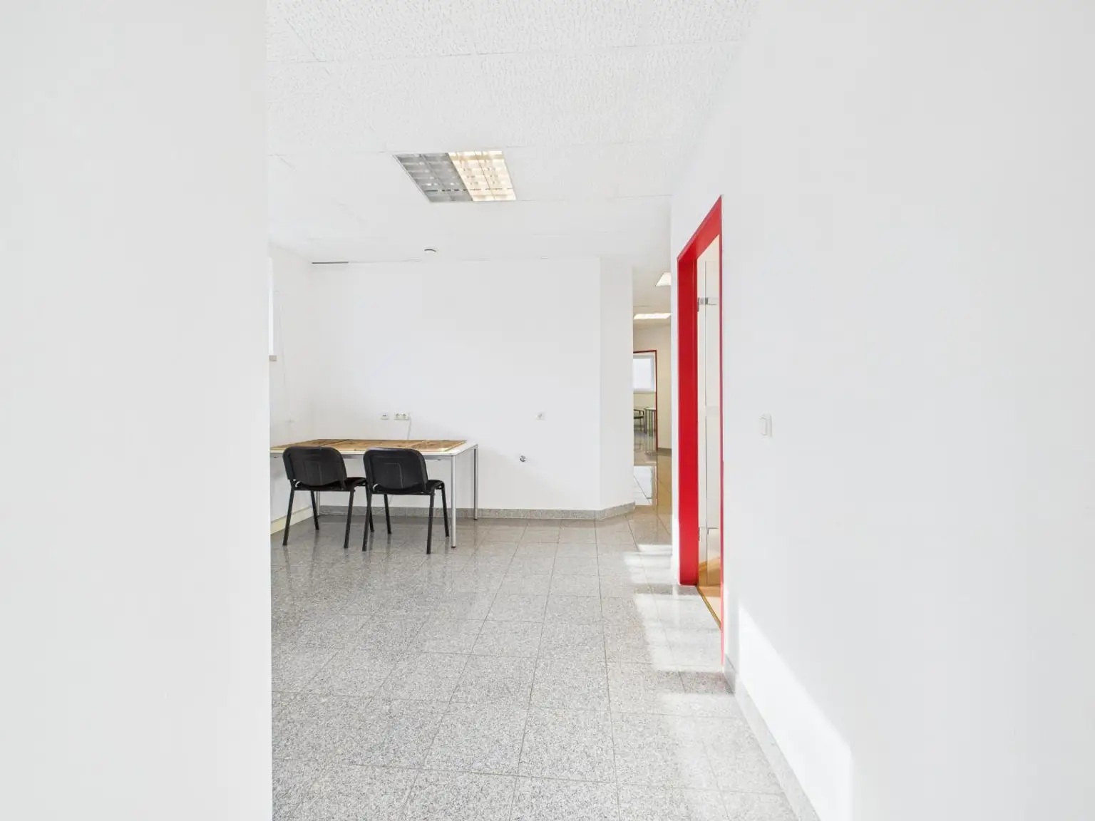 Kernsaniertes Anlageobjekt mit großzügigen Büroflächen und Wohneinheiten in 4050 Traun